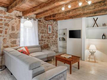 Gîte pour 10 personnes, avec jardin et piscine à Teillots