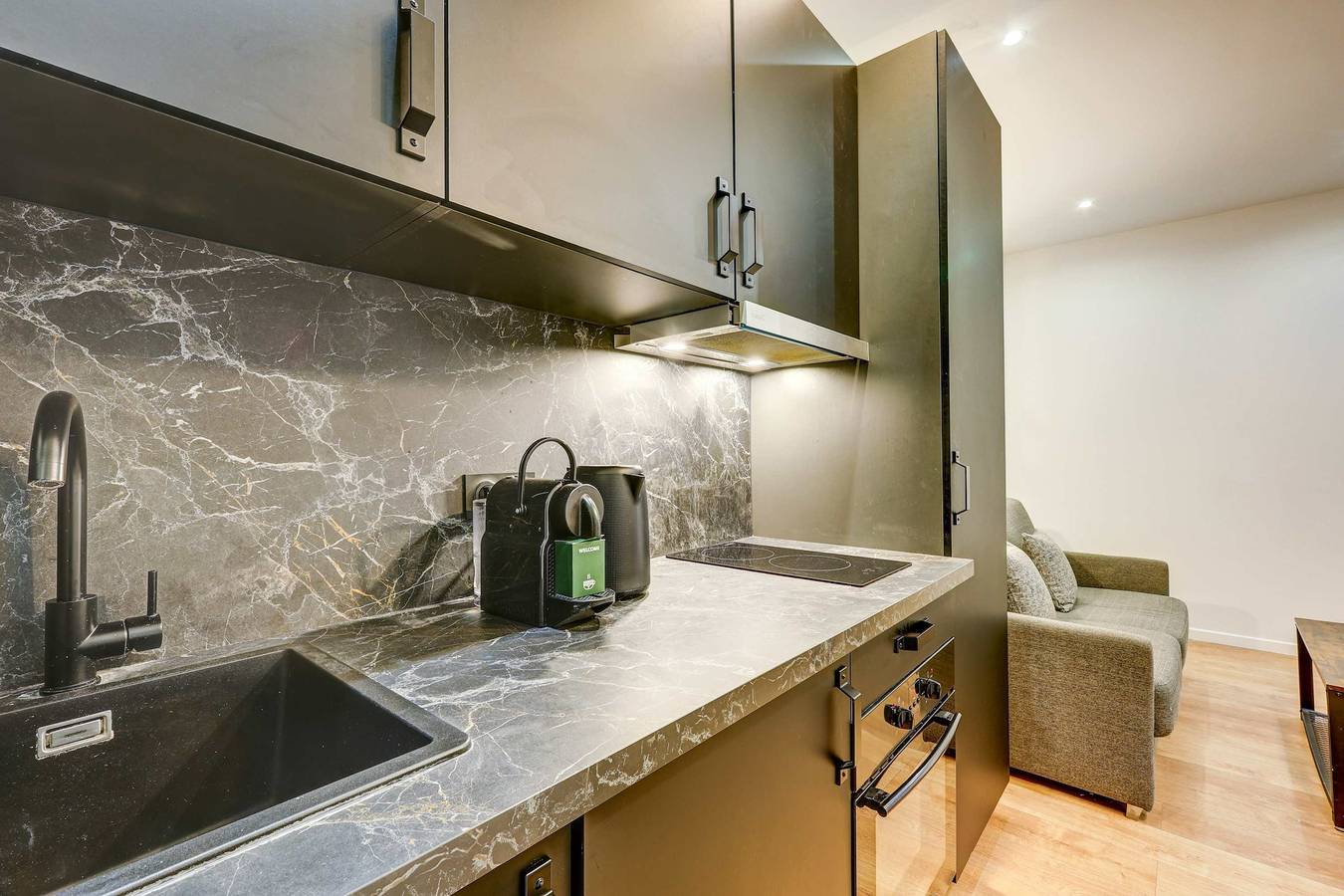Appartement entier, Appartement de vacances pour 4 personnes avec balcon/terrasse in Paris, Île de France