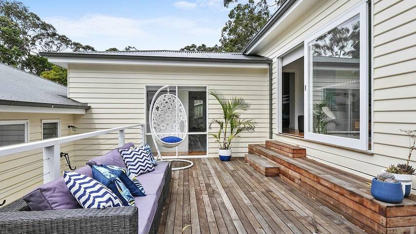 Holiday home for 12 people, with balcony and garden in Lorne