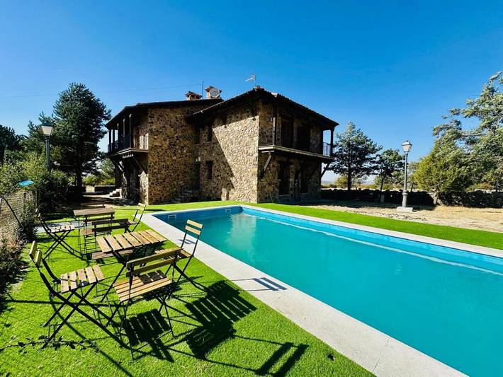 Casa rural con piscina para 15 personas, con Balcón y Terraza además de Piscina y Vistas en Comarca de Sepúlveda