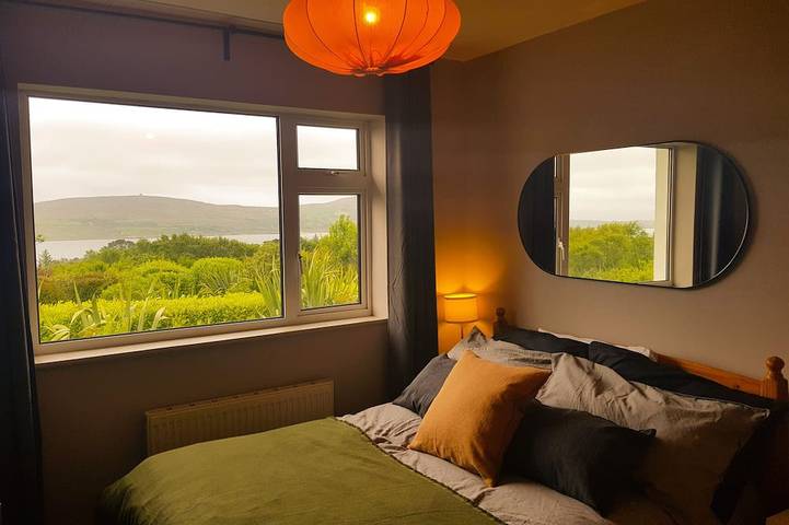 Stunning Sea views 3 bed bungalow - 5 mins from beach! in Comté de Cork