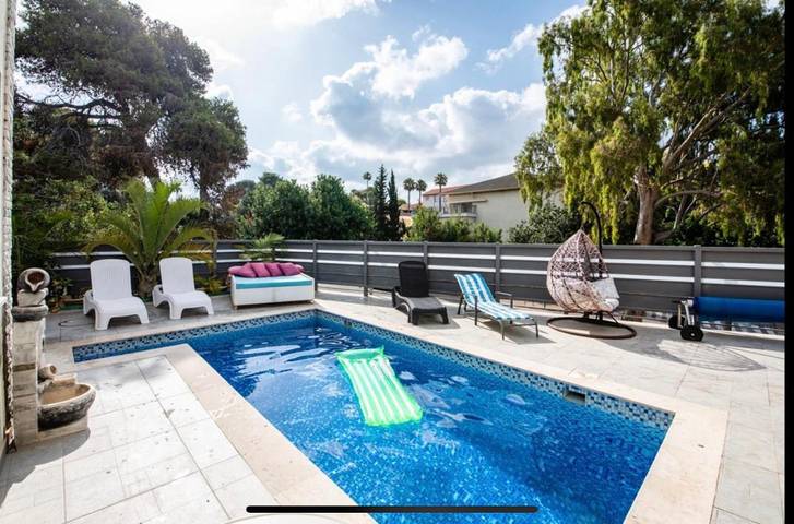 Appartement de vacances pour 8 personnes, avec piscine ainsi que balcon et jacuzzi