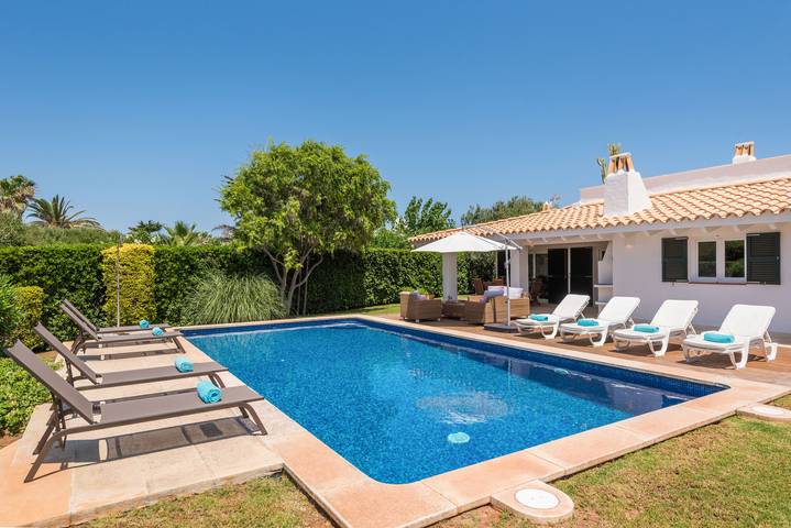 Villa for 8 people, with garden and terrace in Menorca