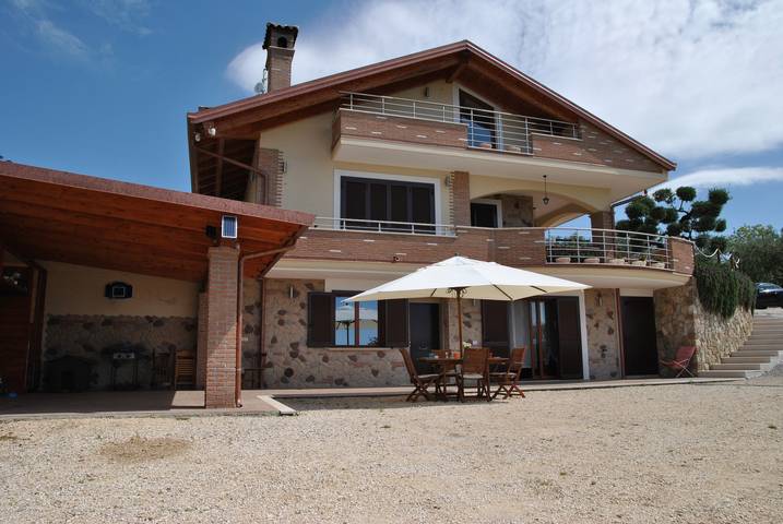 Casa vacanza per 4 persone, con giardino e panorama a Spigno Saturnia