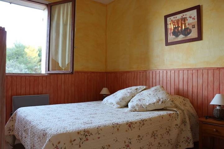 Villa pour 6 personnes, avec Terrasse ainsi que Jardin et Piscine à L'Isle-sur-la-Sorgue - 2