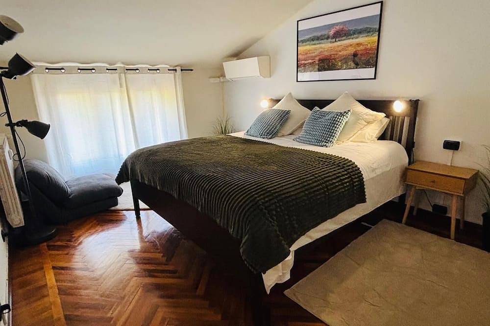 Ganze Wohnung, Cozy attic near station and city center in Ivrea, Canavese