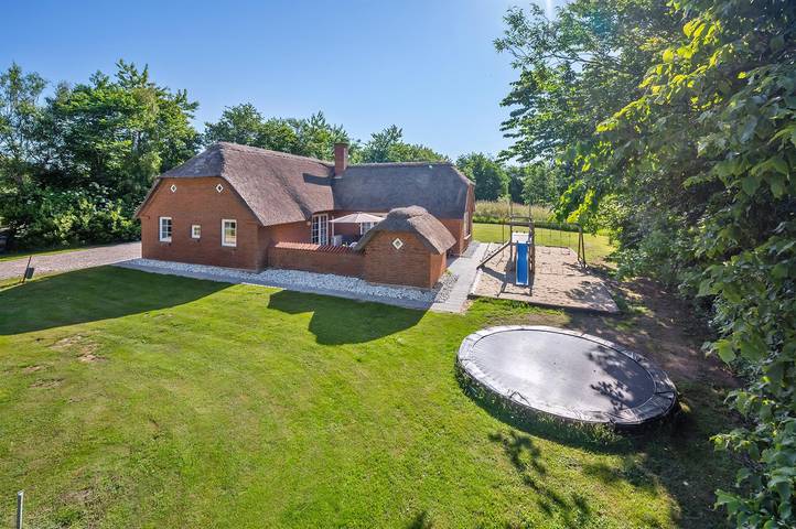 Ferienhaus für 10 Personen, mit Sauna und Whirlpool sowie Terrasse, mit Haustier in Vedersø Klit