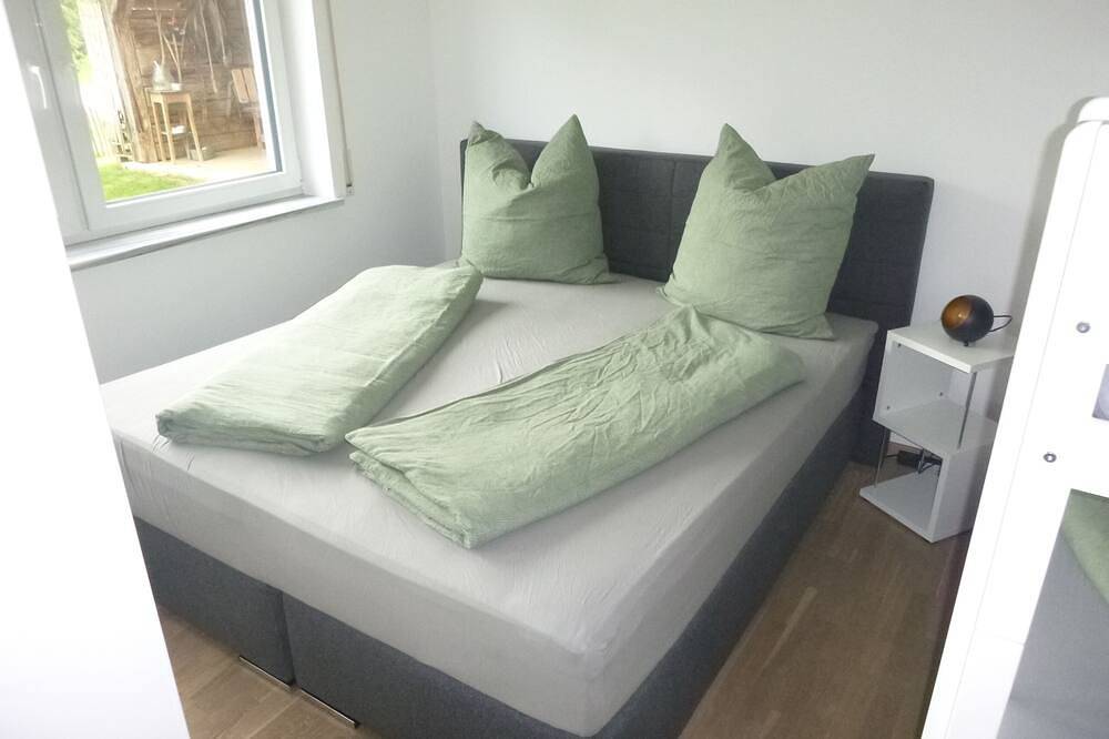 Ganze Wohnung, Coole Ferienwohnung für 2-4 Personen in Krauchenwies, direkte Nähe zum Badesee. in Krauchenwies, Region Bodensee-Oberschwaben