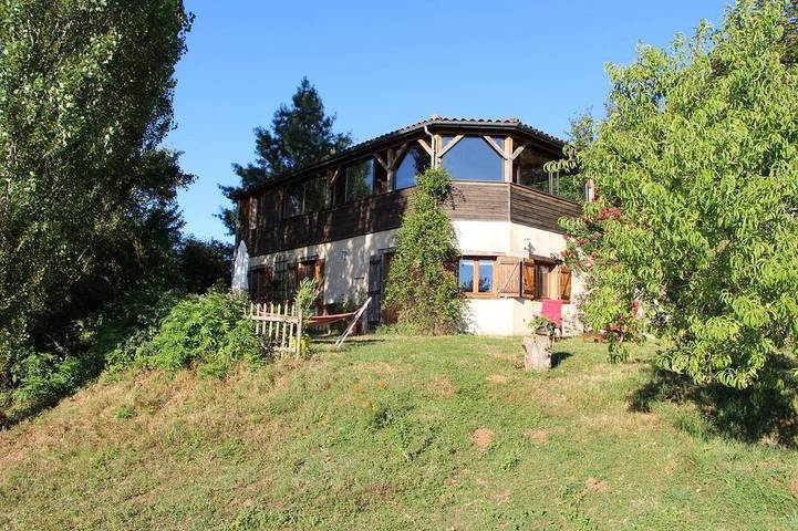 Location de vacances pour 4 personnes, avec terrasse et jardin, animaux acceptés à Les Eyzies-de-Tayac-Sireuil