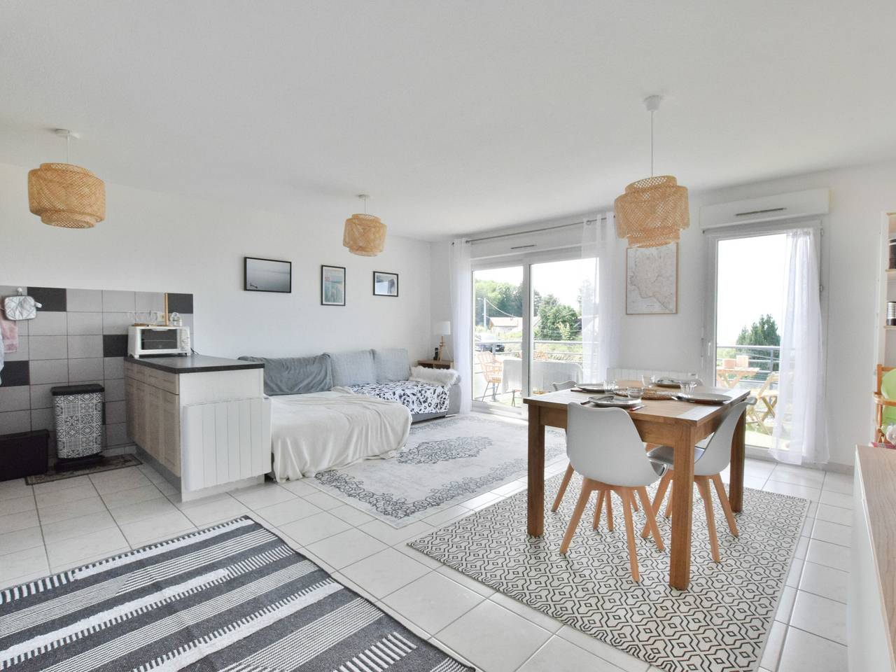 Ganze Wohnung, Geräumige Wohnung mit Pool, Balkon, Parkplatz und Wlan in Publier in Publier, Thonon-les-Bains und Umgebung