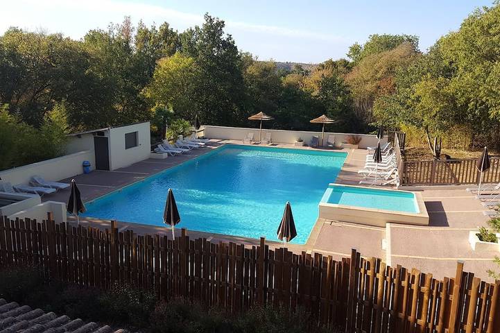 Location de vacances pour 6 personnes, avec terrasse et piscine, animaux acceptés à Montréal (Rhône-Alpes)