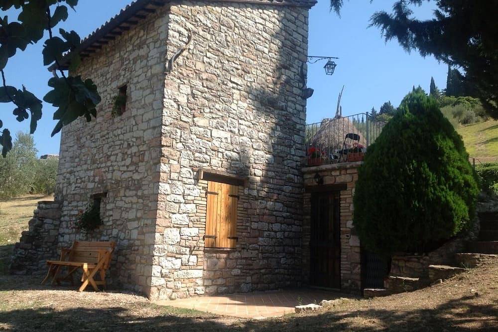Entire apartment, Ancient medieval tower a few steps from the city center in Assisi, Perugia Province