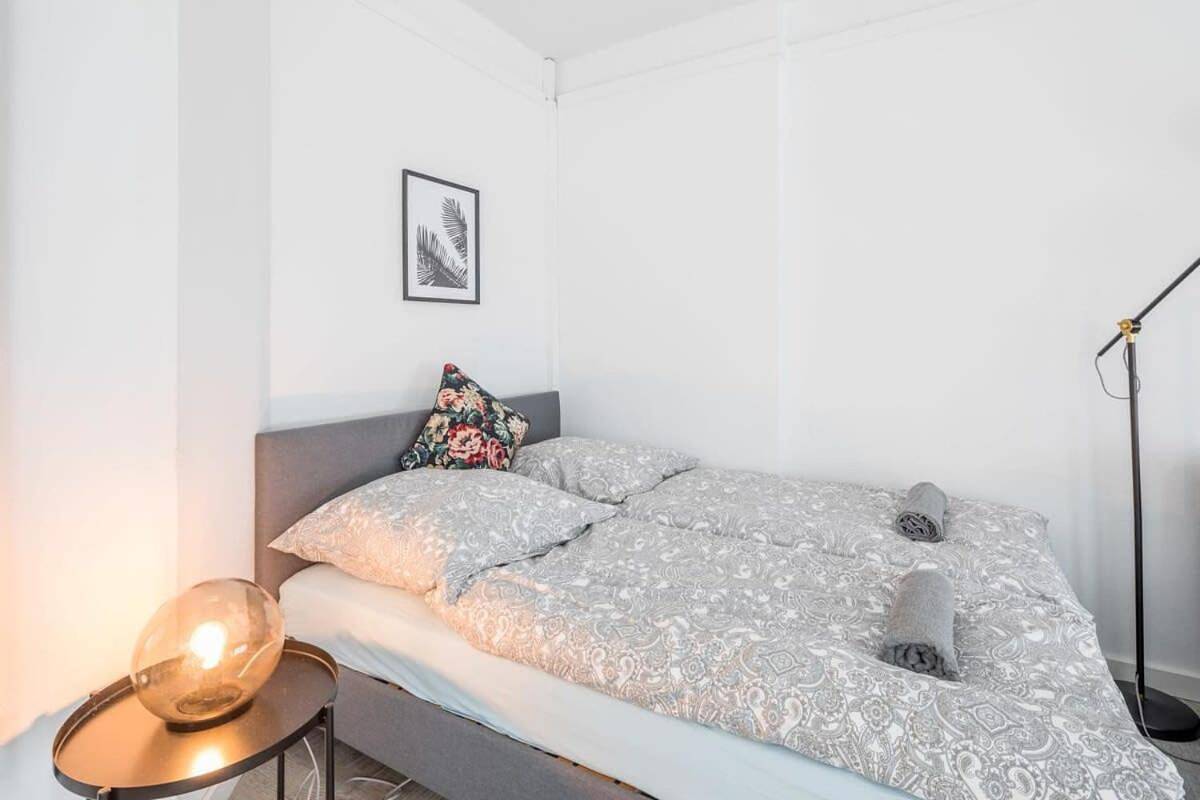 Ganze Wohnung, Two Bedroom Apartment and Bathrooms in Eimsbüttel Hamburg, Hamburg