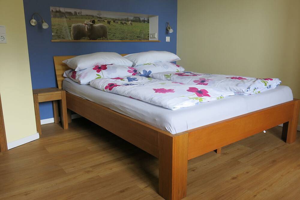 Großzügige Ferienwohnung am Waldrand mit Panoramablick (barrierearm) in Lemgo, Kreis Lippe