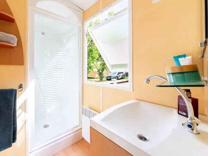 Mobil home pour 7 personnes, avec bassin pour enfant à Saint-Vincent-de-Durfort - 3