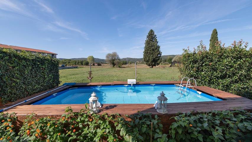 Casa vacanza per 6 persone, con piscina e terrazza nonché giardino in Lucignano
