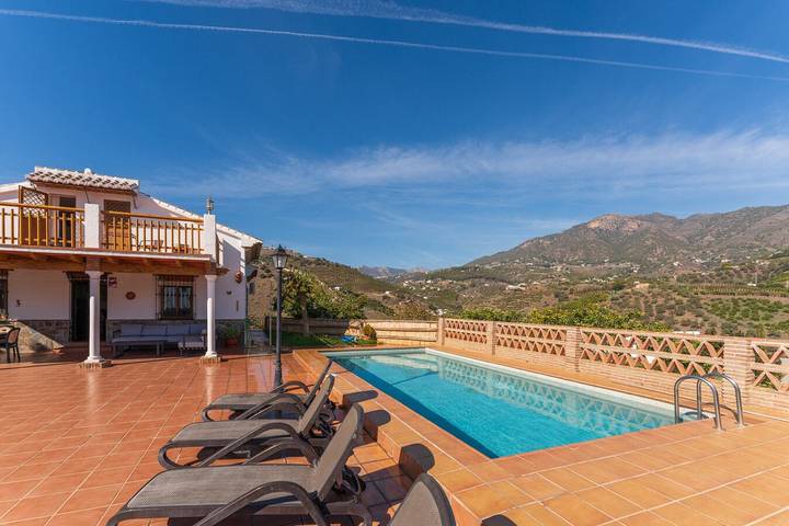 Gîte pour 8 personnes, avec terrasse ainsi que piscine et jardin en Andalousie - 2