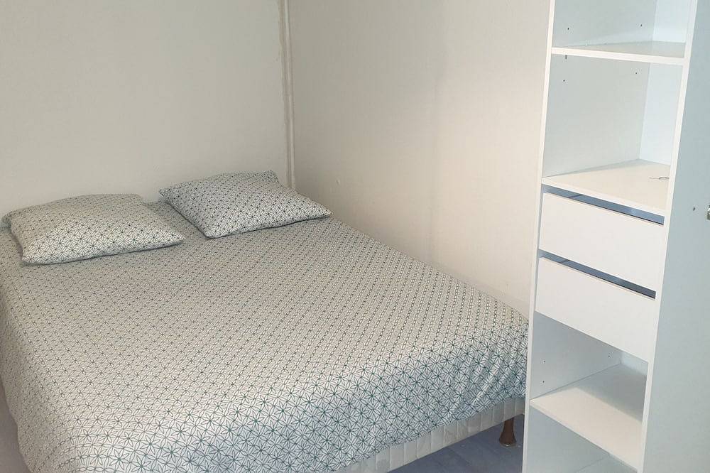 Apartamento entero, 4-room apartment +living room in Stains, Sena-Saint Denis