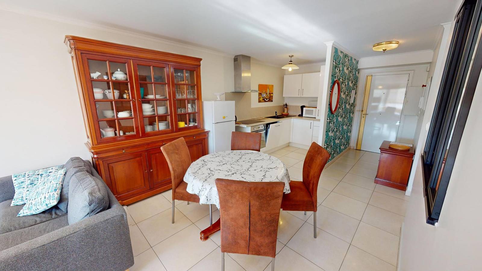 Hel ferielejlighed, Giotto - Pleasant, quiet 2-room apartment with sleeping area, terrace, private parking and swimming pool (40E) in Menton, Nice og omegn
