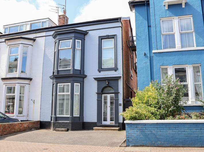 Cottage for 12 people, with garden, with pets in Southport (Merseyside)
