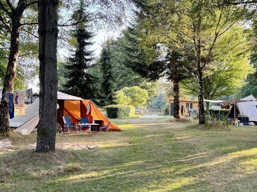 Camping Domaine de Lallé - Unterkunft 4 personen - Pod: Der Rote Milan in Champagnac-la-Noaille, Tulle und Umgebung