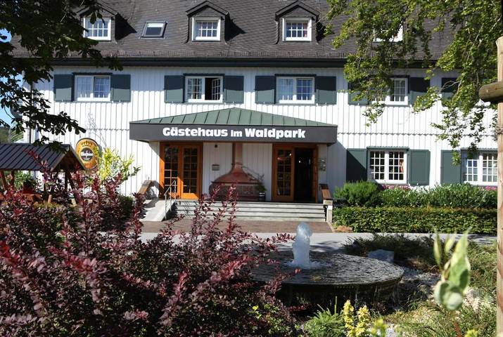 Hotel für 3 Personen, mit Terrasse und Garten sowie Ausblick in Warstein