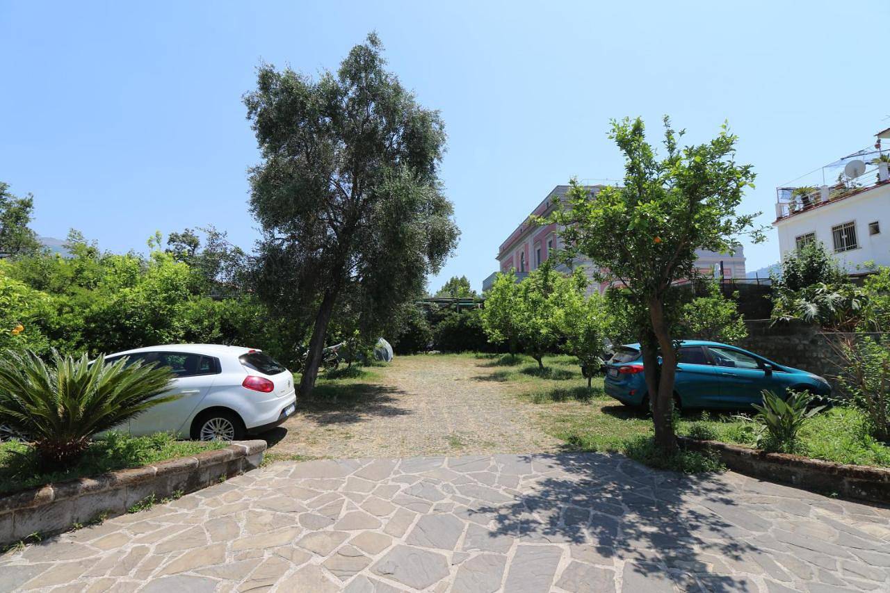 Apartment with Garden View in Piano di Sorrento, Sorrento Coast