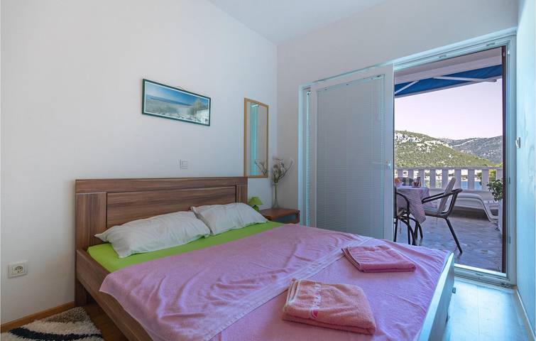 Ganze Ferienwohnung, Apartment mit Meerblick, Terrasse, WLAN und Parkplatz – 1,5 km zum Strand in Klek, Dubrovnik-Neretva