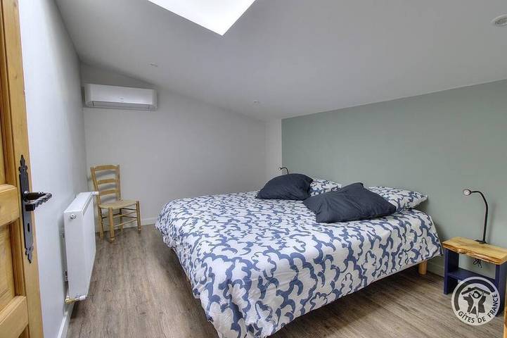 Location de vacances pour 10 personnes, avec jardin à Thurins - 2