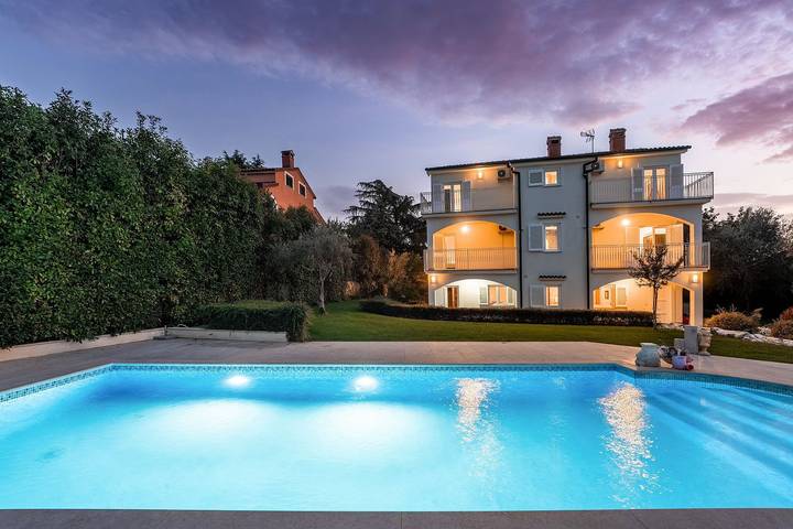 Ferienhaus mit Meerblick für 12 Personen, mit Garten und Pool, mit Haustier in Poreč
