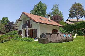 Gîte pour 4 personnes, avec jardin à Villaz