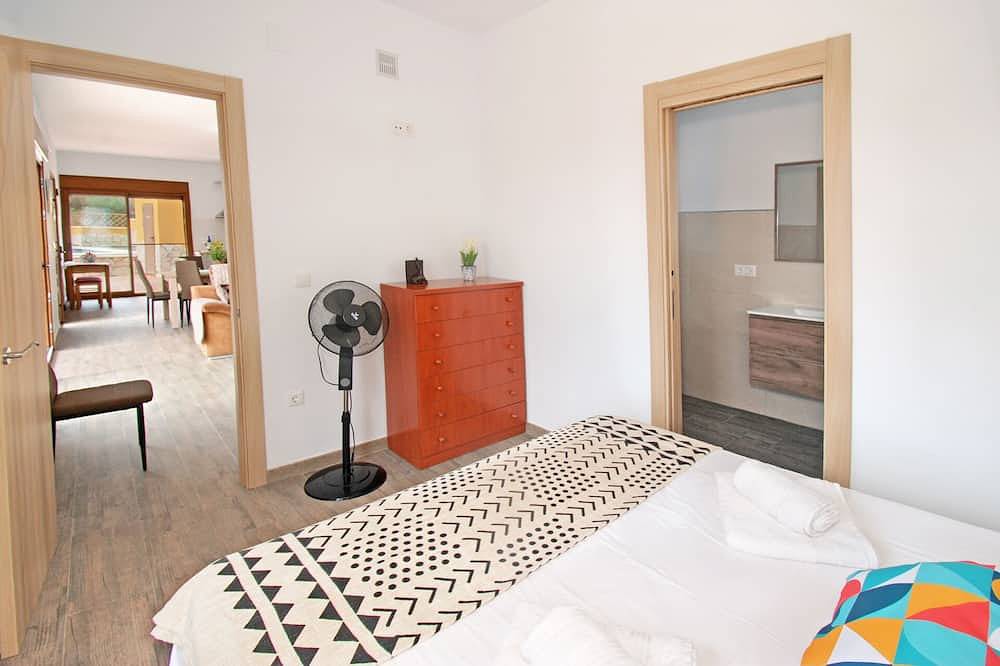 Villa 8P-15 Km De La Playa-Piscina-Patio-Cocina De Verano-Mascotas-Privacidad in Benamocarra, Costa del Sol