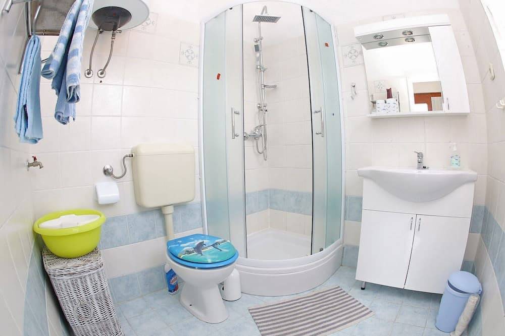 Ganze Wohnung, Ferienwohnung Đino,, Ist, hr in Zadar (Kommun), Otok Ist