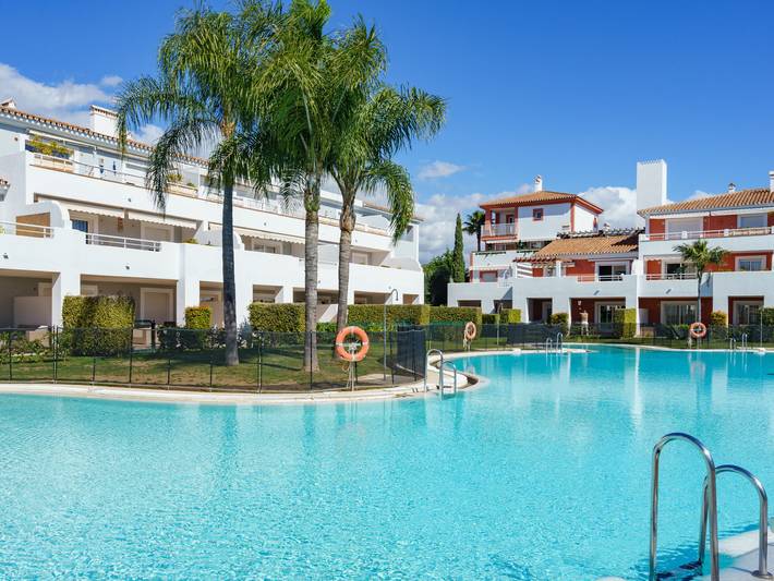 Apartamento para 6 personas, con terraza además de jardín y piscina para niños en El Paraíso