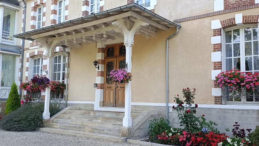 Gîte pour 7 personnes, avec jardin à Neuvy-sur-Barangeon - 3