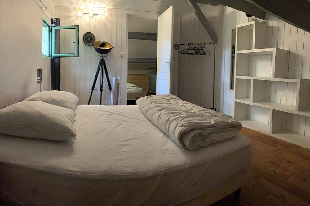Chaleureuse maison de campagne au calme 8-10 personnes in Sainte-Sabine-Born, Périgord Pourpre