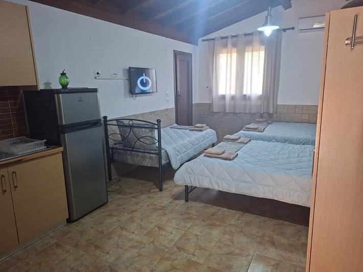Gîte pour 5 personnes, avec Balcon et Terrasse ainsi que Jardin et Vue dans Ormos Panagias - 3