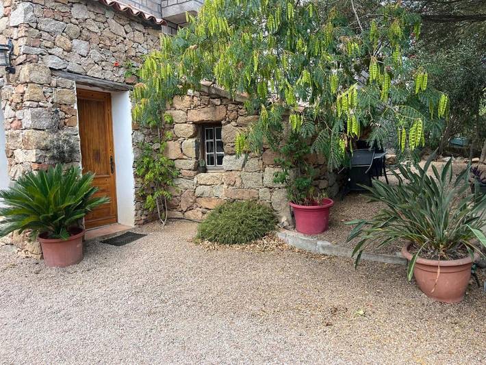 Chambre d’hôte pour 2 personnes, avec piscine ainsi que jardin et terrasse, animaux acceptés à Figari