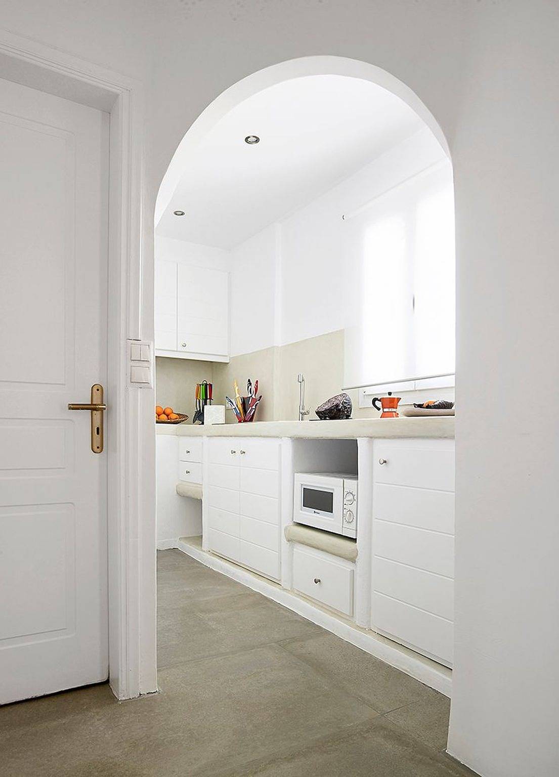Majestic Milos Suite | Kallisti  Suite | Private Furnished Balcony | Outdoor Dining Area | Prime Location in Pollonia, Milos