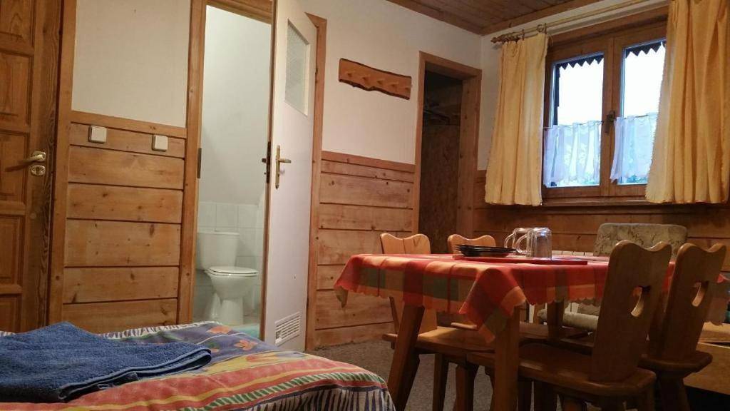 Cały apartament wypoczynkowy, Pokoje Gościnne i Duży Domek Camp Harenda Zakopane z epickim widokiem na Tatry i Giewont in Poronin, Karpaty (Polska)