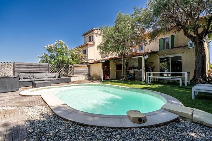 Villa voor 7 personen, met zwembad en tuin in Nice