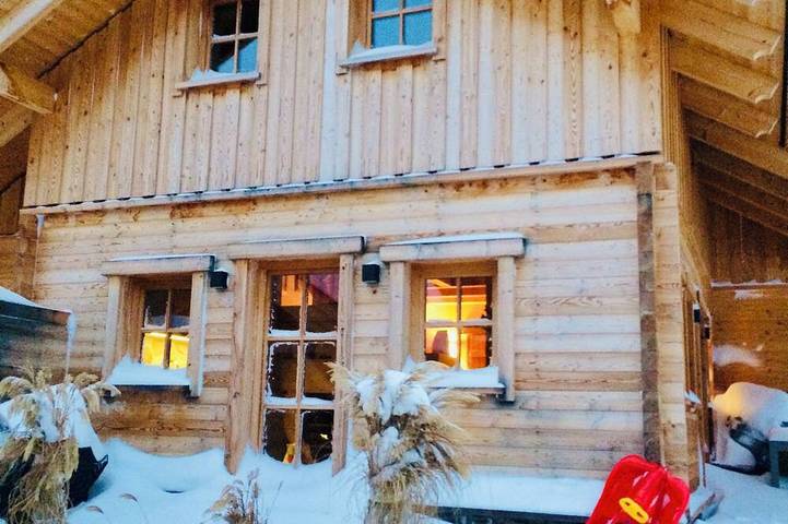 Chalet für 6 Personen, mit Whirlpool und Garten sowie Sauna und Terrasse