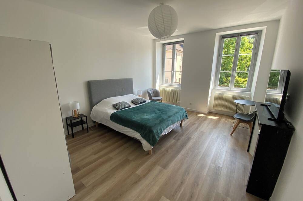 Entire apartment, Comfortable apartment near town center in Dole, Jura