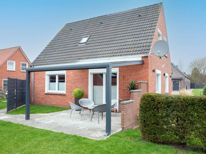 Feriehus for 6 personer, med hage og terrasse i Hage
