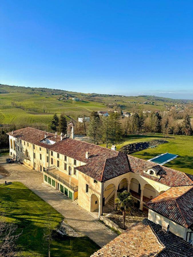 Appartamento per 2 persone, con sauna e giardino nonché piscina e panorama, con animali domestici in Oltrepò Pavese