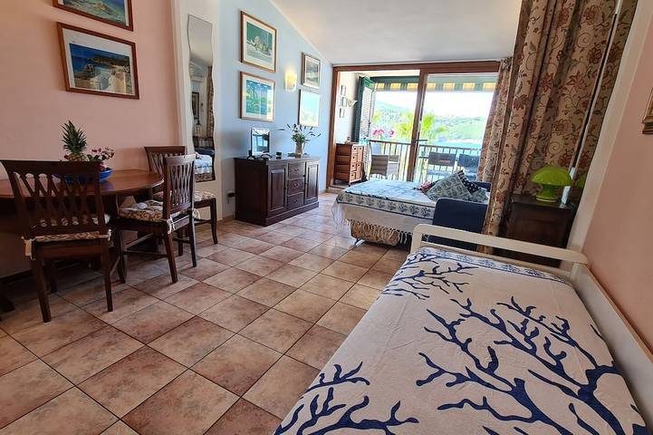 Appartamento intero, Porto azzurro delizioso appartamento con terrazzo sopra la spiaggia. in Porto Azzurro, Arcipelago Toscano