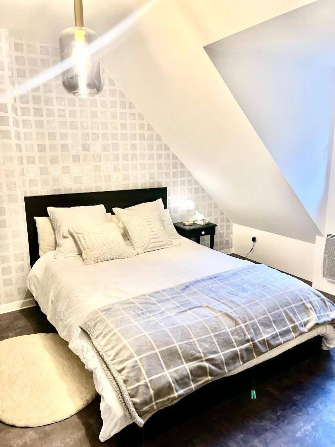 Gîte pour 2 personnes, avec jacuzzi à Bourg-des-Comptes