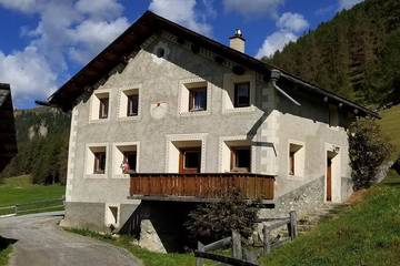 Gîte pour 8 personnes, avec jardin dans Lü