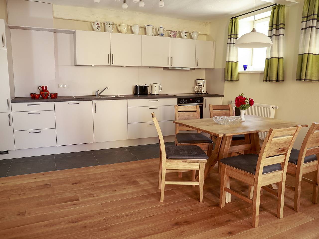 Ganze Wohnung, Ferienwohnung Kammer" mit privater Terrasse, Gemeinschaftsgarten und Wlan in Iphofen, Fränkisches Weinland