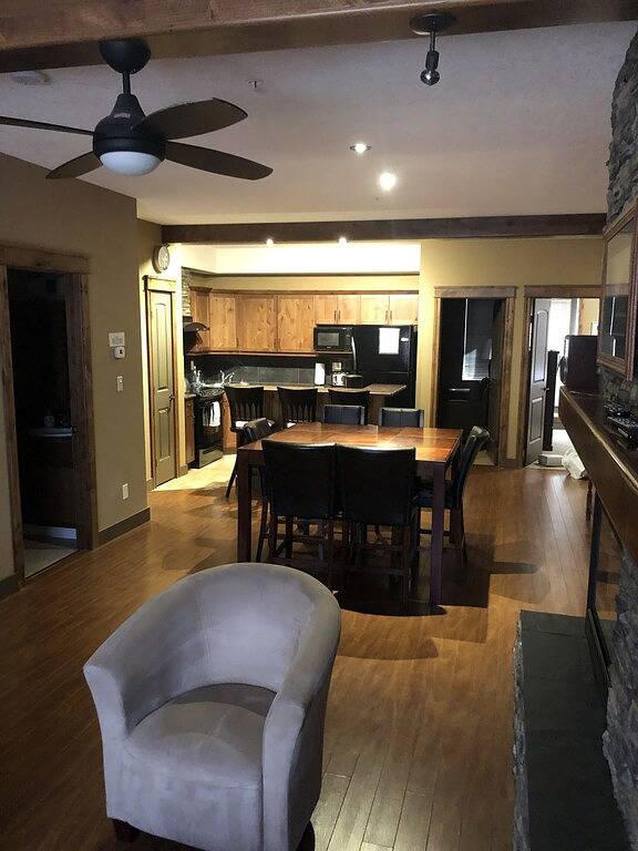 Ganze Wohnung, Beautifully appointed 4 bedroom condo in Radium, Bc in Radium Hot Springs, Kootenay-Nationalpark